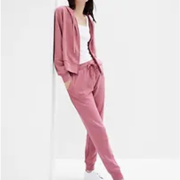 NWT GAP Fleece Joggers Color: Rosetta  SIZE MEDIUM - Picture 2 of 6